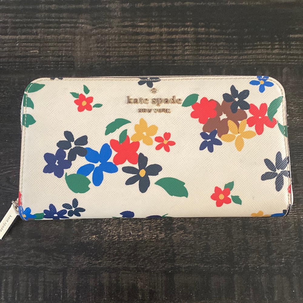 Kate Spade ♠️ Clutch Wallet